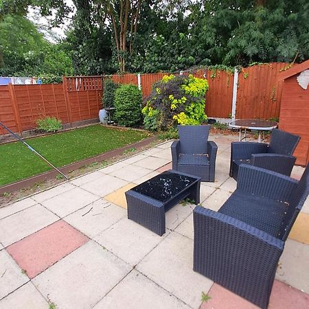 Dalton House - Three Bedroom Property Stretford Free Parking Near The Trafford Centre Манчестер Экстерьер фото